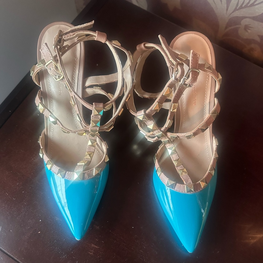 BCBG Generation Women's Aqua/Taupe/Gold Studded Strappy Pointed Toe Heels Size 6